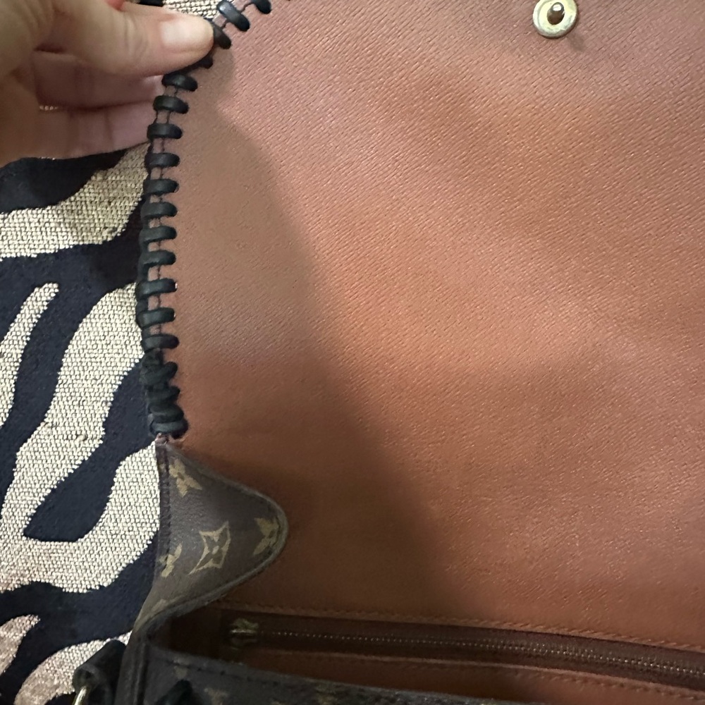 Louis Vuitton Black and Brown Monogram Crossbody Bag - Picture 8 of 16